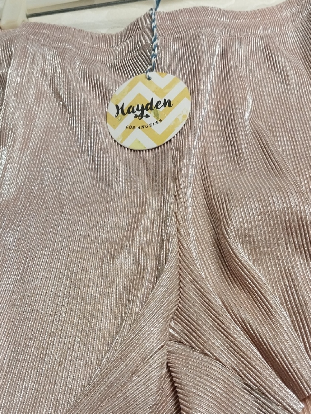 Hayden LA NWT Women's Size Large Plisse Pleated Metallic Rose Gold Shorts Fairy - Picture 5 of 7